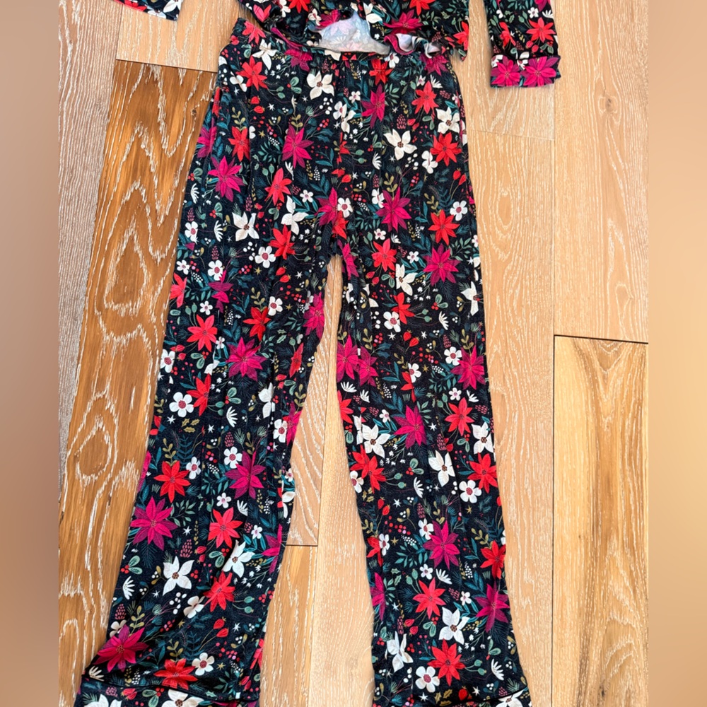 Little Sleepies LIMITED
EDITION Holiday Berry Merry Women's Pajamas outfit Small - Picture 6 of 12